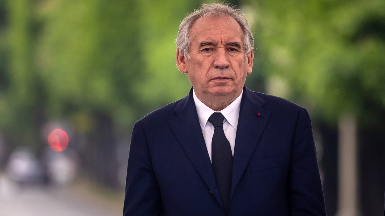 Francuzi sprzeciwiają się propozycji premiera. Francois Bayrou chce im zabrać dwa dni wolne od pracy
