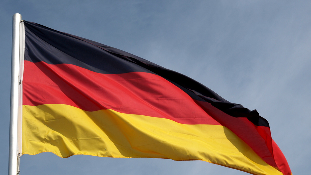 Bundestag podjął decyzję o wprowadzeniu jednolitego dowodu tożsamości dla imigrantów starających się o status azylanta bądź uchodźcy w Niemczech. Nowy dokument ma usprawnić pracę urzędów zajmujących się rejestracją uchodźców.