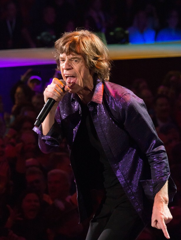 10. The Rolling Stones - ich trasa koncertowa przyniosła 300 mln dolarów Trasa pod tytułem "Licks Tour" odbyła się w latach 2002-2003 i zgromadziła 3,4 mln widzów na 117 koncertach. Co ciekawe, w ramach amerykańskiej części trasy Stonesi wystąpili na prywatnej audiencji u obchodzącego urodziny miliardera Davida Bondermana - za "Happy Birtday" w wykonaniu Micka Jaggera zespół zgarnął milion dolarów.