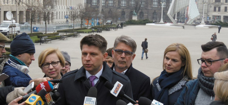 Ryszard Petru w Poznaniu: Premier Beata Szydło i prezydent Andrzej Duda narażają się na Trybunał Stanu