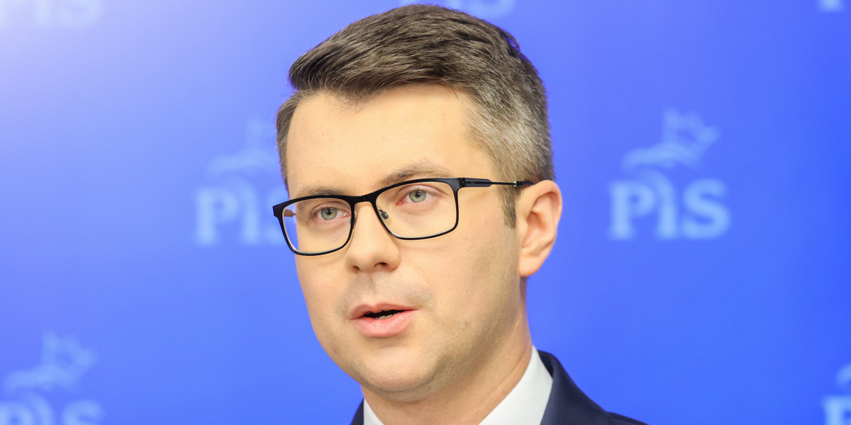 Rzecznik rządu, Piotr Mueller.