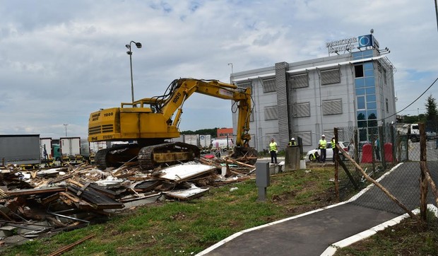 parking servis zgrada carina