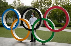 Dziennikarze będą musieli sami sobie pobierać próbki do testów na COVID-19