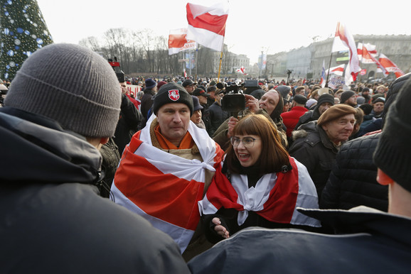 "NE INTEGRACIJI SA RUSIJOM!" Protest u Minsku zbog sastanka Putina i Lukašenka BAfk9lLaHR0cDovL29jZG4uZXUvaW1hZ2VzL3B1bHNjbXMvTWpVN01EQV8vNjJhZGVmYjIzMGVjMDQ4ZDEyZmIwYTFlMWRhNzc4ZjUuanBnkZMCzQJCAIEAAQ