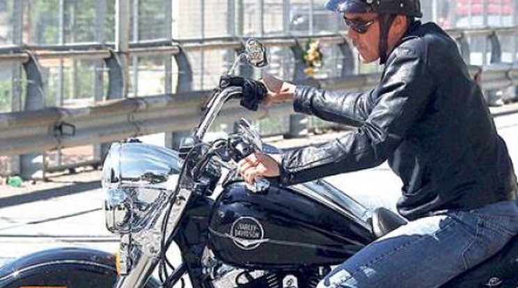 George Clooney, az öreg motoros