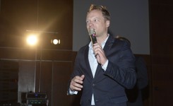 Maciej Stuhr na Facebooku: Jak tam Mordeczki moje kochane, zdradzieckie?