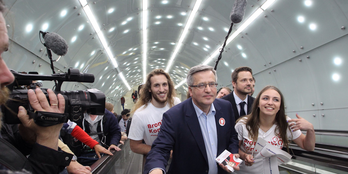 Bronisław Komorowski w metrze w czasie kampanii