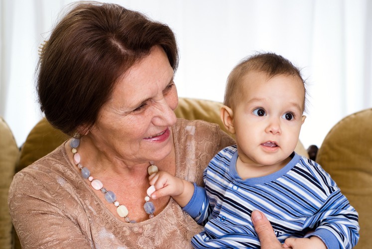 Co rozwściecza kobietę, gdy jej dzieckiem zajmuje się teściowa?