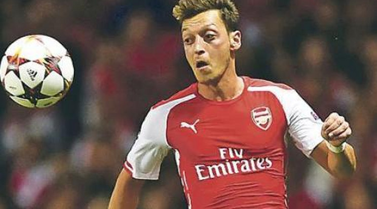 Özil egy focista nőjével lépett félre