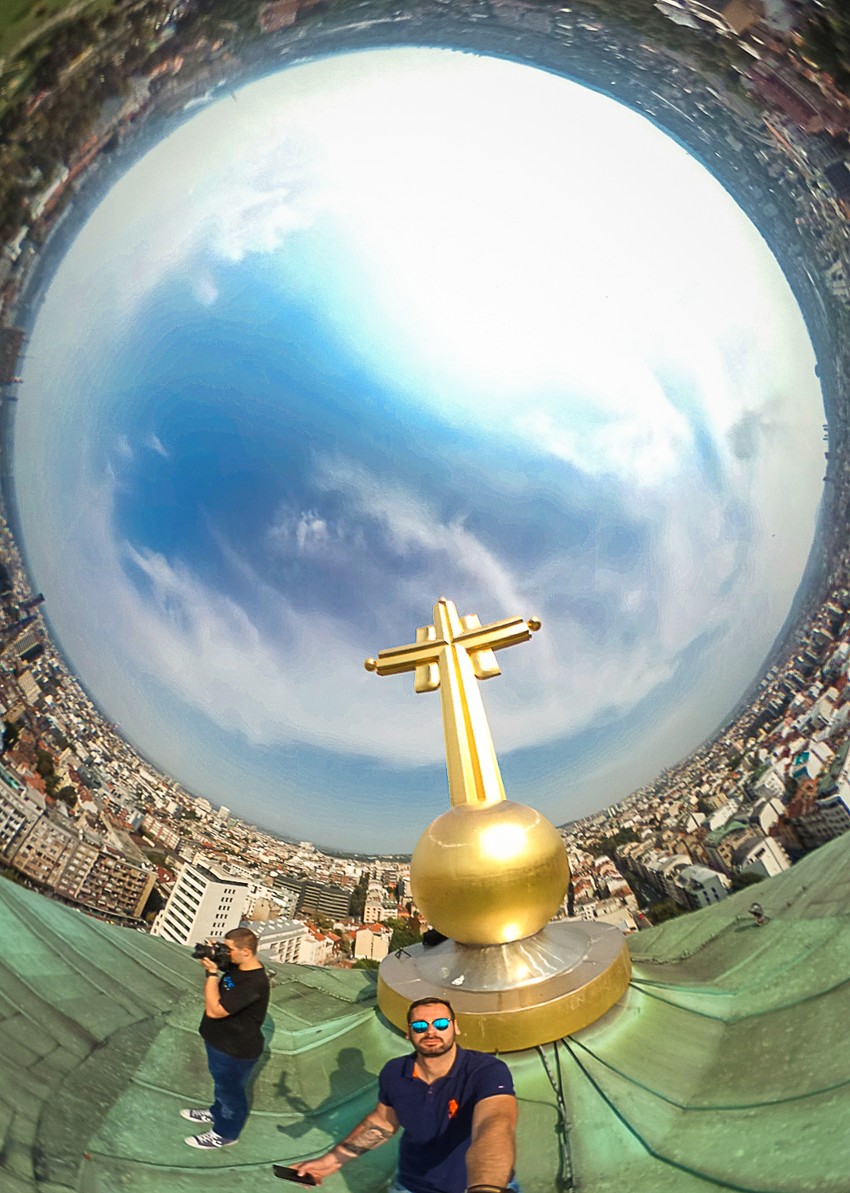 Ni na nebu ni na zemlji