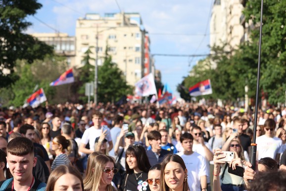 Završen protest na Slaviji: MUP procenio da je prisustvovalo 34.300 ljudi (FOTO, VIDEO)