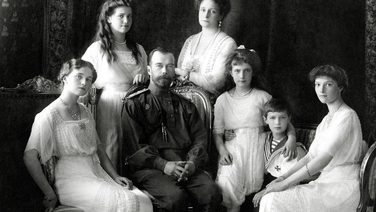 Egzekucja cara Mikołaja II i jego rodziny. Gdy kule zawiodły, kaci użyli bagnetów
