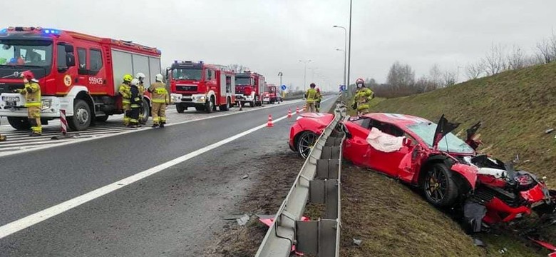 Ferrari rozbite. Za kierownicą miał siedzieć syn znanego biznesmena i byłego senatora