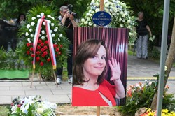 Siostra Joanny Kołaczkowskiej żegna artystkę. "Diagnoza zatrzymała całe nasze życie"