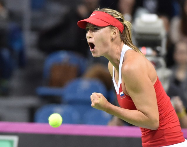 Owacja na stojąco dla Radwańskiej, ale Polka nie dała rady wygrać z Szarapową