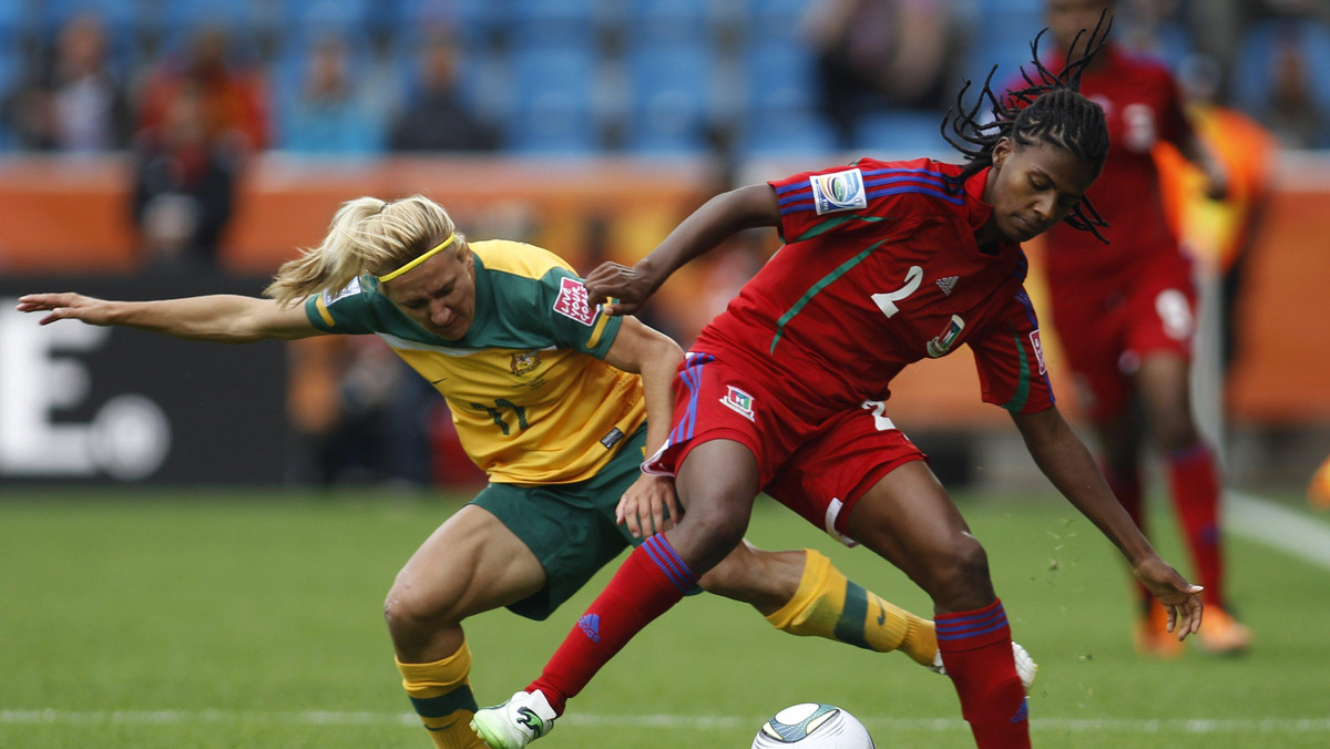 Węgierska sędzia Gyoengyi Gaal nie zauważyła, że reprezentantka Gwinei Równikowej Bruna we własnym polu karnym na kilka sekund złapała piłkę w ręce. Sytuacja miała miejsce w 16. minucie meczu mistrzostw świata kobiet z Australią (2:3) w Niemczech.