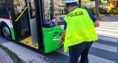 Dramat w Lublinie. Bezdomny wepchnięty przez nastolatków pod autobus