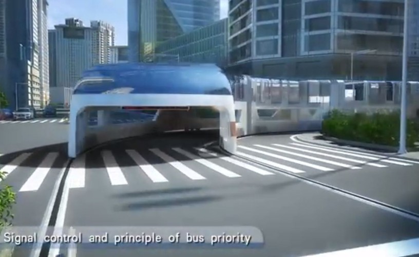 „3D Express Coach” to dość prosty pomysł specjalnego pojazdu w formie autobusu, który byłby na tyle wysoki, że mógłby bez problemów przejeżdżać bezpośrednio nad innymi samochodami. Umożliwiłoby to znacznie szybsze pokonywanie głównych dróg w metropoliach, bez konieczności czekania w wielokilometrowych korkach. <br><br> 
Pomysł budowy takiego środka transportu pojawił się podczas technologicznych targów EXPO w Pekinie w 2010 roku. Wdrożeniem go w życie zainteresowały się chińskie miasta oraz Brazylia, ale ostatecznie uznano, że ta technologia jest jeszcze niedojrzała. <br><br>
Autor pomysłu, Youzhou Song, szacuje, że jeden pojazd bramowy jeśli chodzi o pojemność, mógłby zastąpić 40 autobusów, przyczyniając się jednocześnie do redukcji emisji CO2. Co więcej, budowa 40 km odcinka, po którym mógłby poruszać się tego typu autobus, kosztowałaby ok. 75 mln dol., co stanowi 10 proc. kosztów budowy odcinka metra na tej samej odległości.