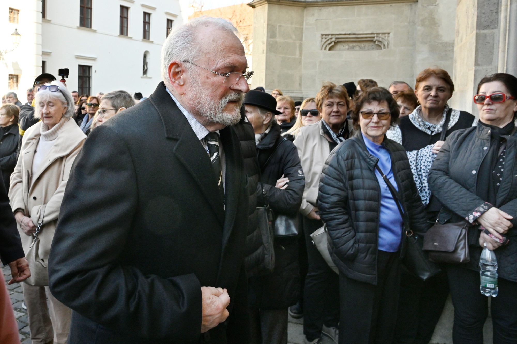Posledná rozlúčka s hercom Štefanom Kvietikom v Katedrále sv. Martina v Bratislave - Na snímke bývalý prezident SR Ivan Gašparovič.