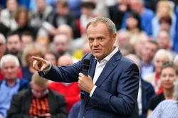 Tusk zaskoczony zachowaniem Wałęsy. "Powiedział: Biorę szturmówkę i..."