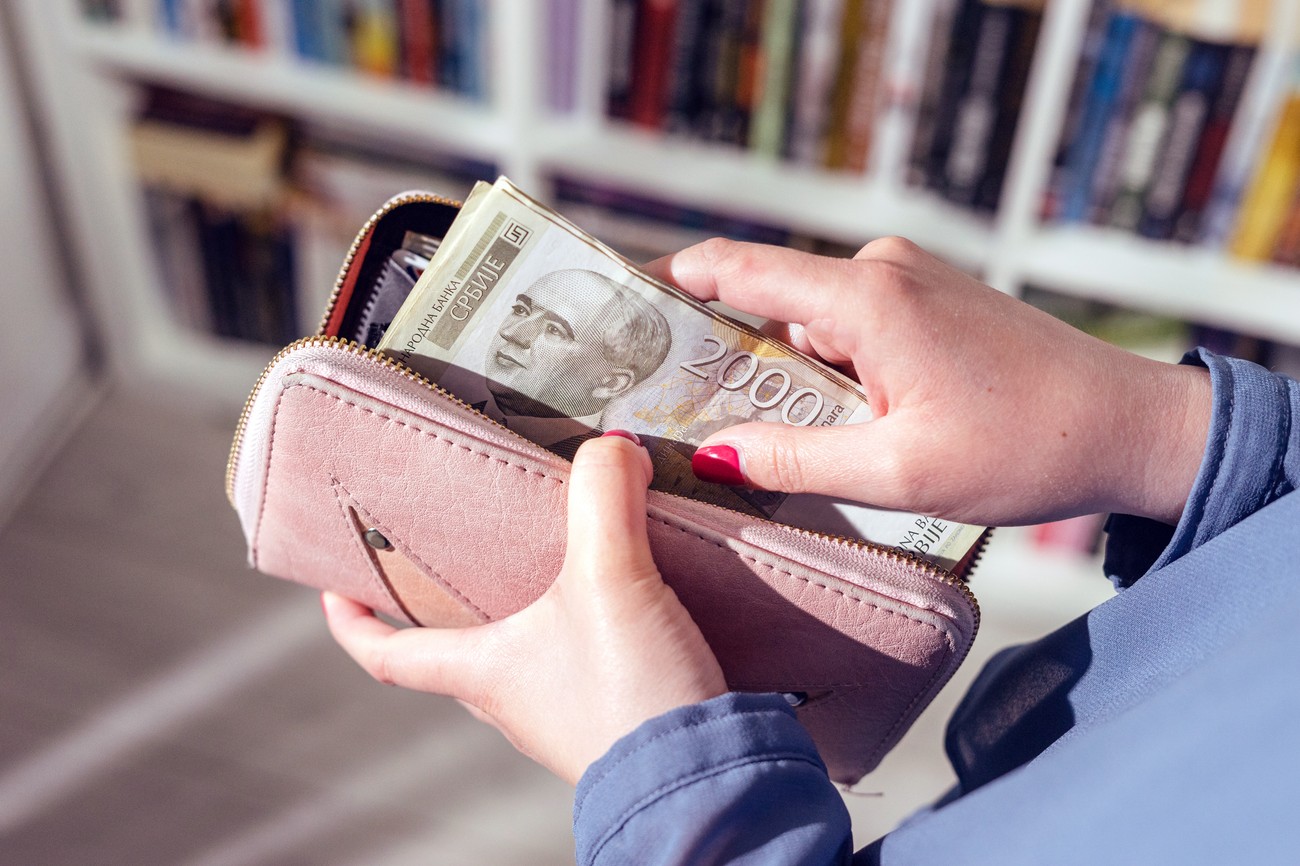Potražnja za ovim radnicima naglo skočila: Plata i do 90.000 dinara, radi se pet dana, osam sati, a ovo su uslovi koje morate ispuniti
