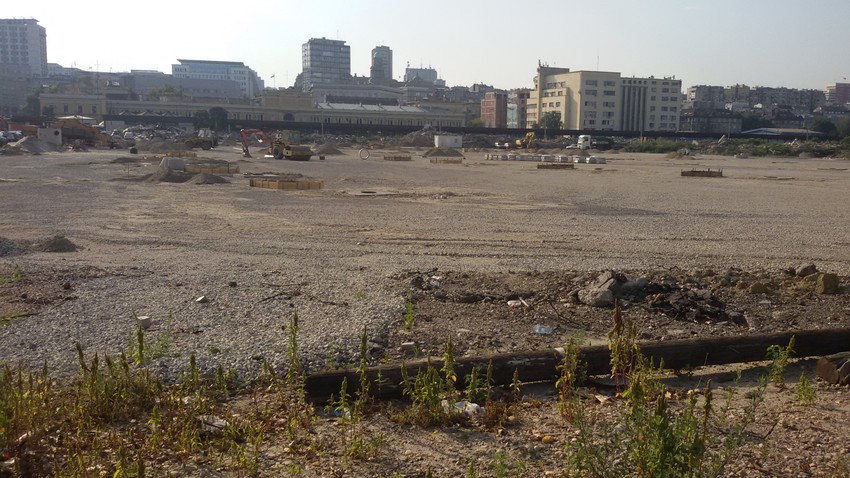 Velika raščišćena površina iza bivše železničke stanice