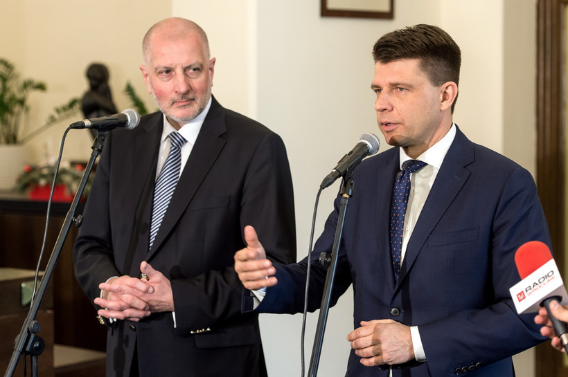 Lider Nowoczesnej Ryszard Petru oraz prezydent Wrocławia Rafał Dutkiewicz podczas konferencji prasowej we Wrocławiu.