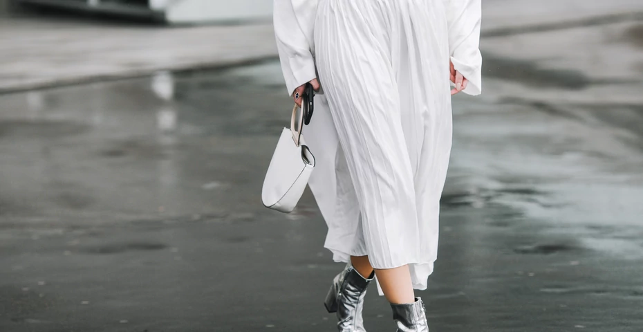 Białe spódnice maxi w czołówce trendów. Szukamy najmodniejszych modeli