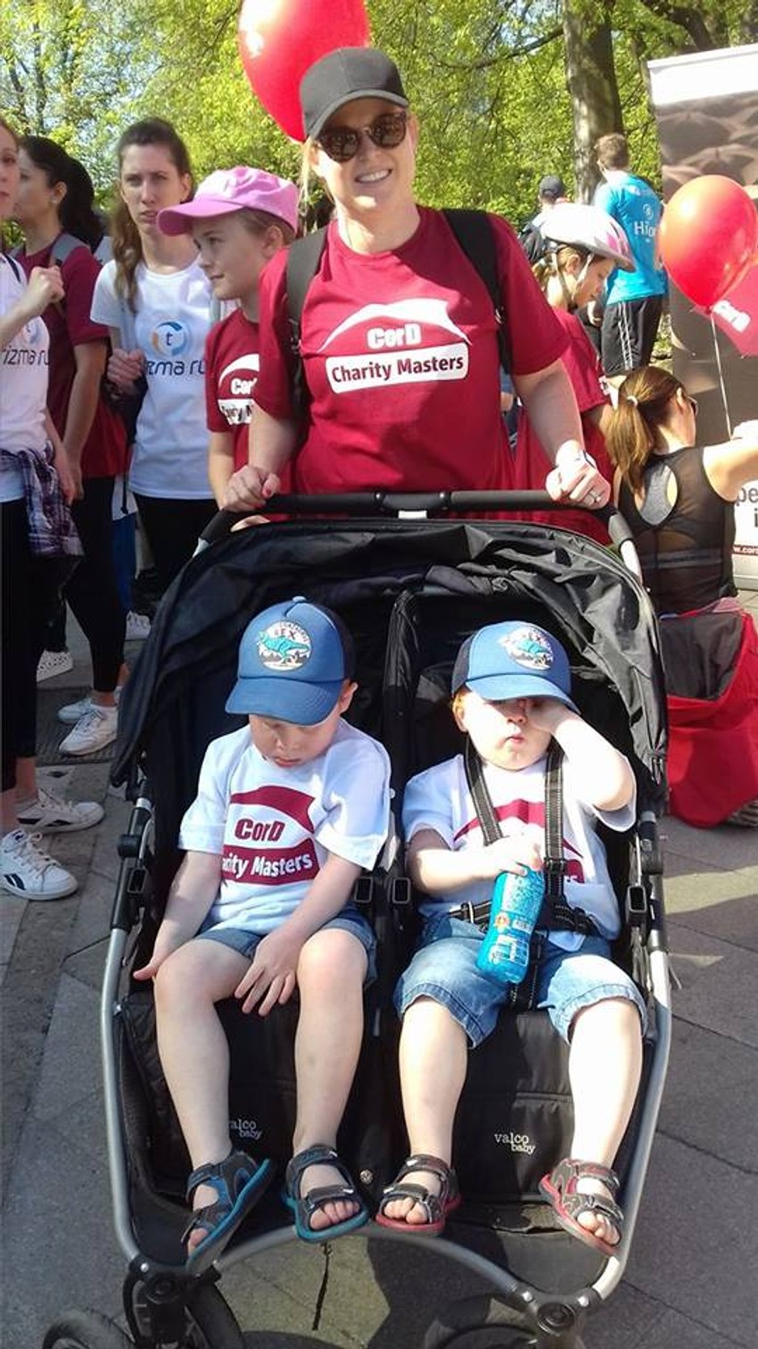 Ana sa sinovima Oliverom i Henrijem