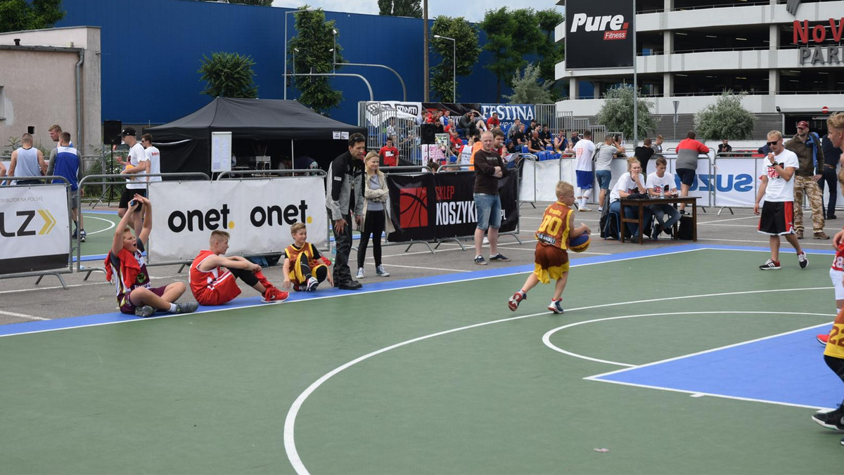 Rynek w Katowicach będzie czwartym przystankiem tegorocznej edycji 3x3 QUEST - Mistrzostwa Polski w koszykówce 3x3. 8 i 9 lipca każdy chętny stanie przed szansą sprawdzenia się w rywalizacji z najlepszymi i wygrania atrakcyjnych nagród. Zapisz się na turniej już dziś.