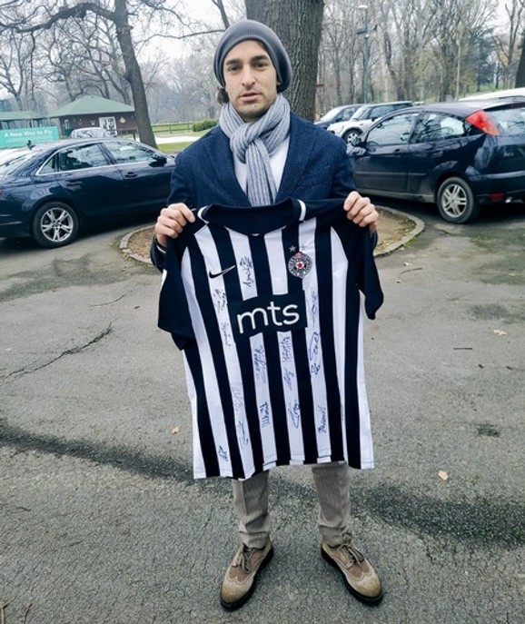 Lazar Marković i dres za aukciju