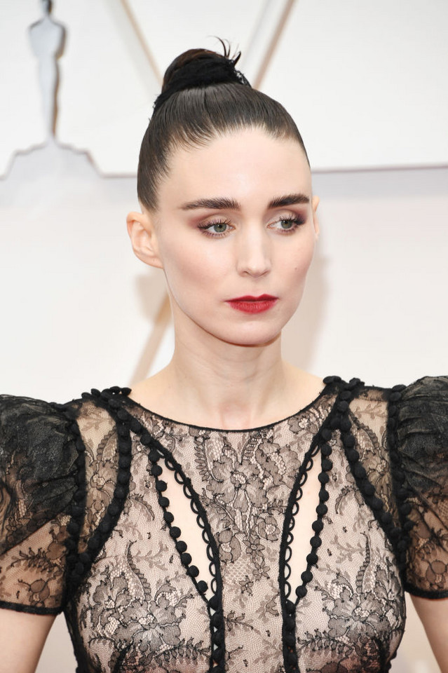 Rooney Mara w sukni domu mody Alexander McQueen 