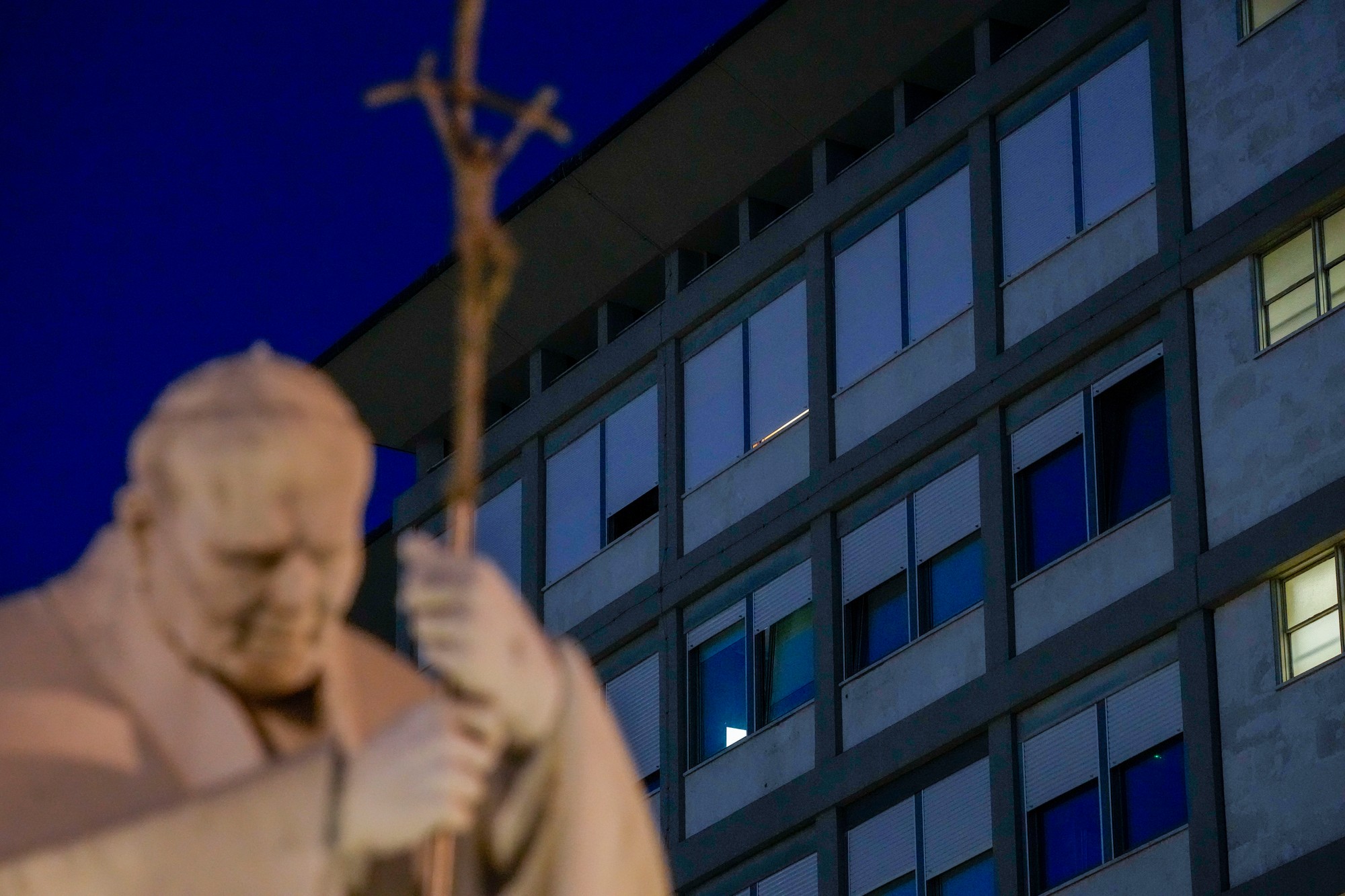 Univerzitná nemocnica Agostino Gemelli v Ríme, kde hospitalizovali pápeža.