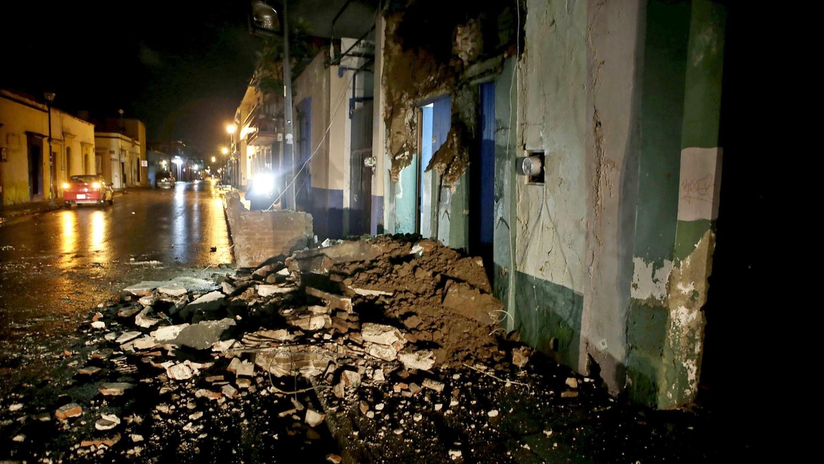 Earthquake of magnitude 8 on the Richter scale shakes Mexico