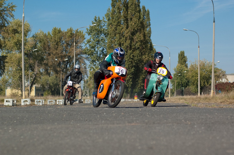 Polskie motocykle i samochody na torze FSO