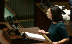 Kłótnia w Sejmie o nową ustawę o sędziach TK. Posłanka Nowoczesnej: To niewyczerpana kopalnia prawnych bubli