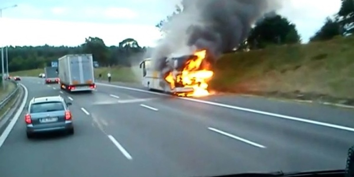 autokar płonie a4 autostrada