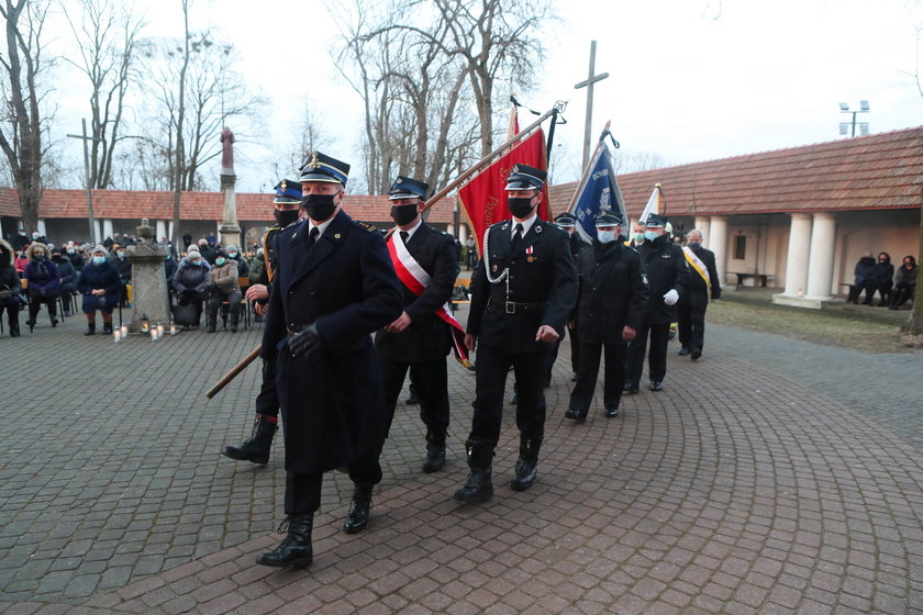 Żegnają księdza zakatowanego przez kościelnego.