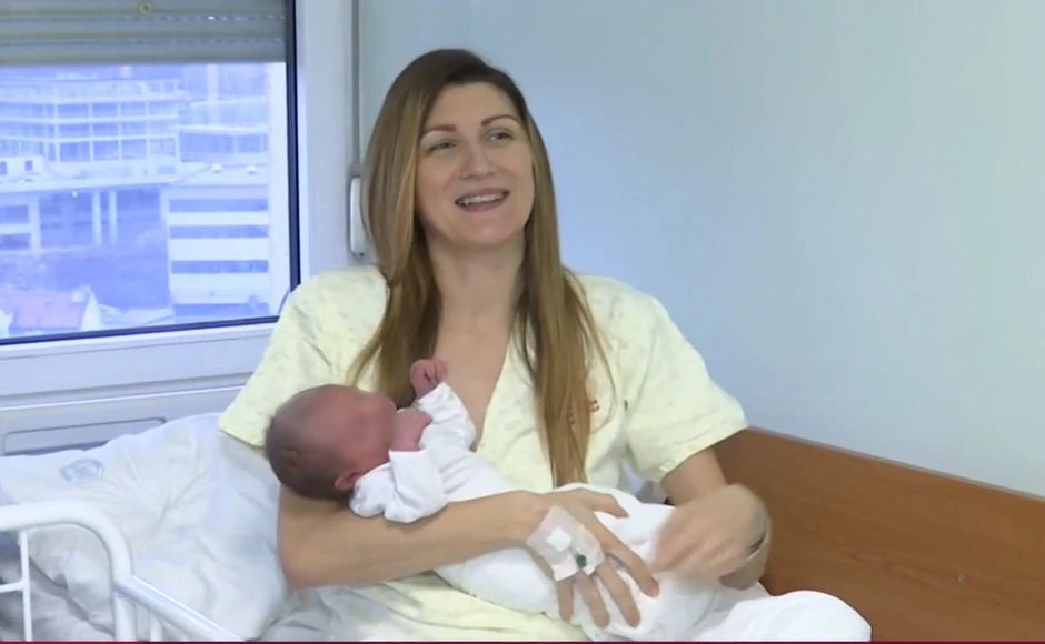 Ivana Mitrović sa ćerkicom