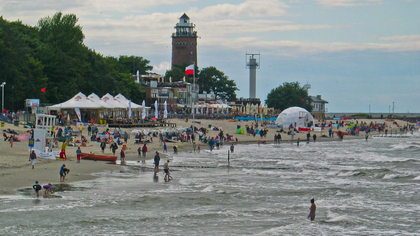 Matka zostawiła wózek z dzieckiem na plaży w Kołobrzegu i poszła na kawę. Zaniepokojeni turyści wezwali policję