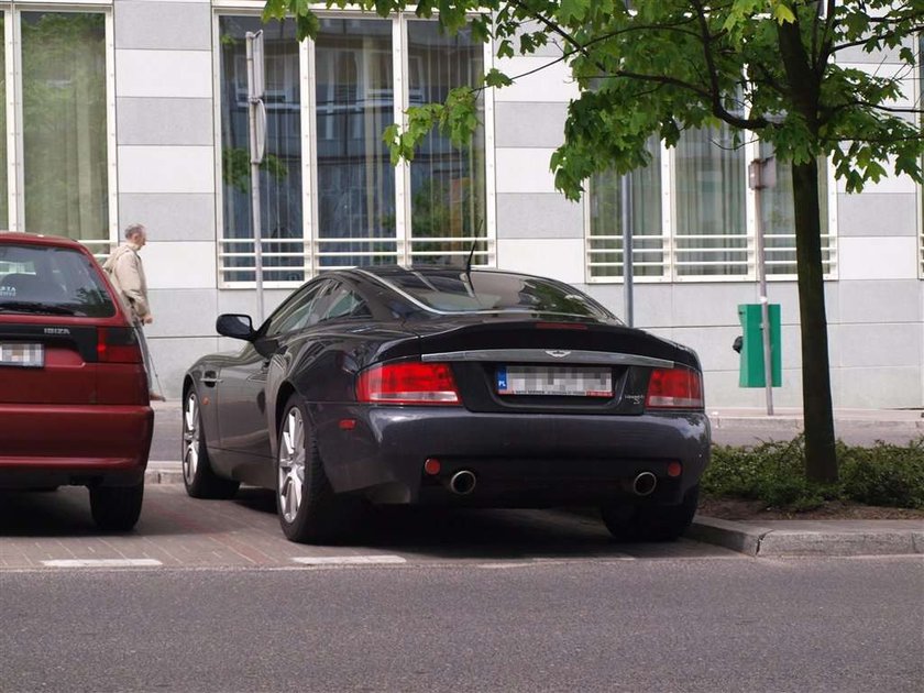 Maciej Żurawski w Aston Martinie