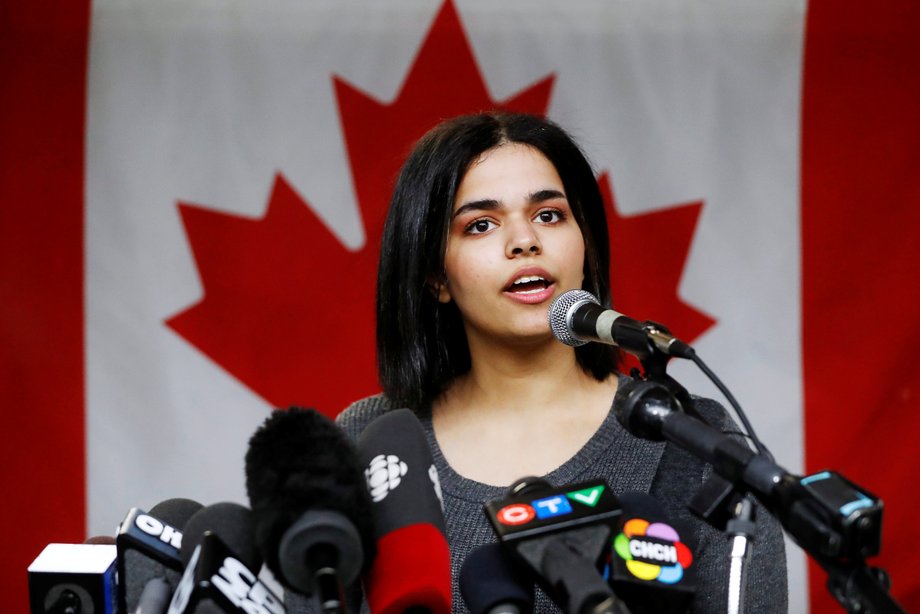 Rahaf Mohammed al-Qunun podczas przemowy w Toronto