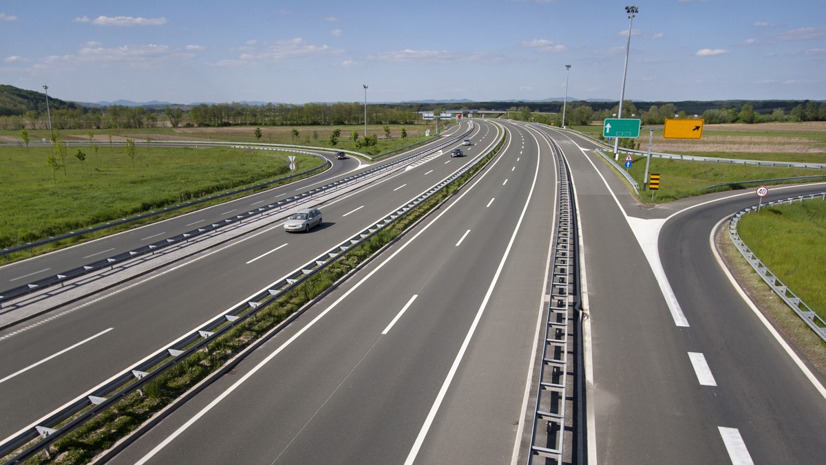 Dziś wieczorem otwarty zostanie dla kierowców II odcinek trasy N-S w Rudzie Śląskiej, która docelowo połączy w tym mieście autostradę A4 z Drogową Trasą Średnicową. Poprzedzą to zaplanowane od godz. 20 wydarzenia dla mieszkańców.