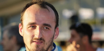 Kubica ma brodę i jeździ spokojniej