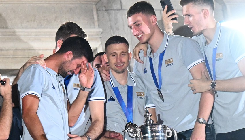 Novak Đoković i košarkaši na dočeku
