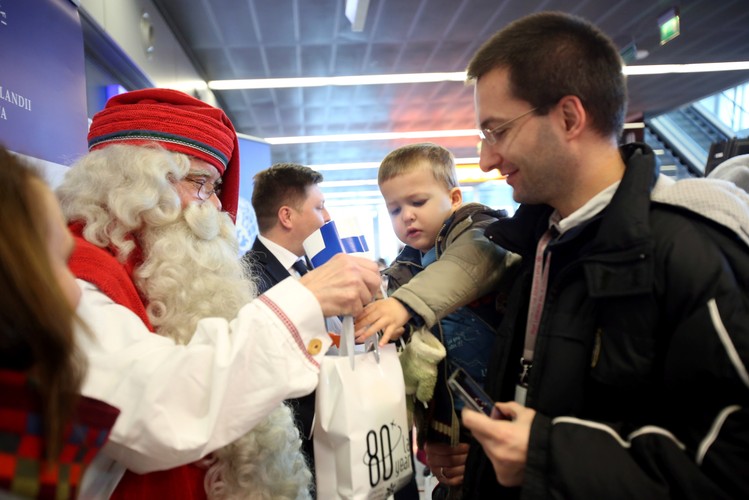 Święty Mikołaj z Rovaniemi przyleciał do Polski