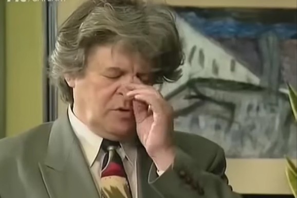 NAŠ GLUMAC UMRO JE U STARAČKOM DOMU ZABORAVLJEN OD SVIH Na sahranu mu došlo 30 ljudi i samo dvoje kolega: Na koji način se oprostio od glume svi još uvek pamte