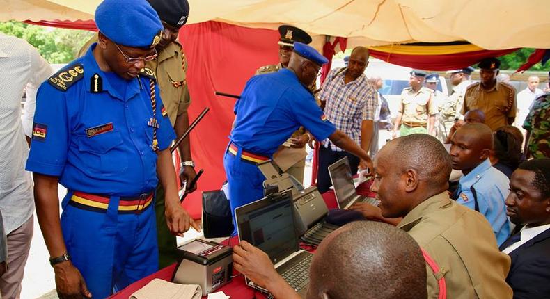 Kenya orders all police officers to undergo a 6-month compulsory ICT training  in a bid to bust smart criminals