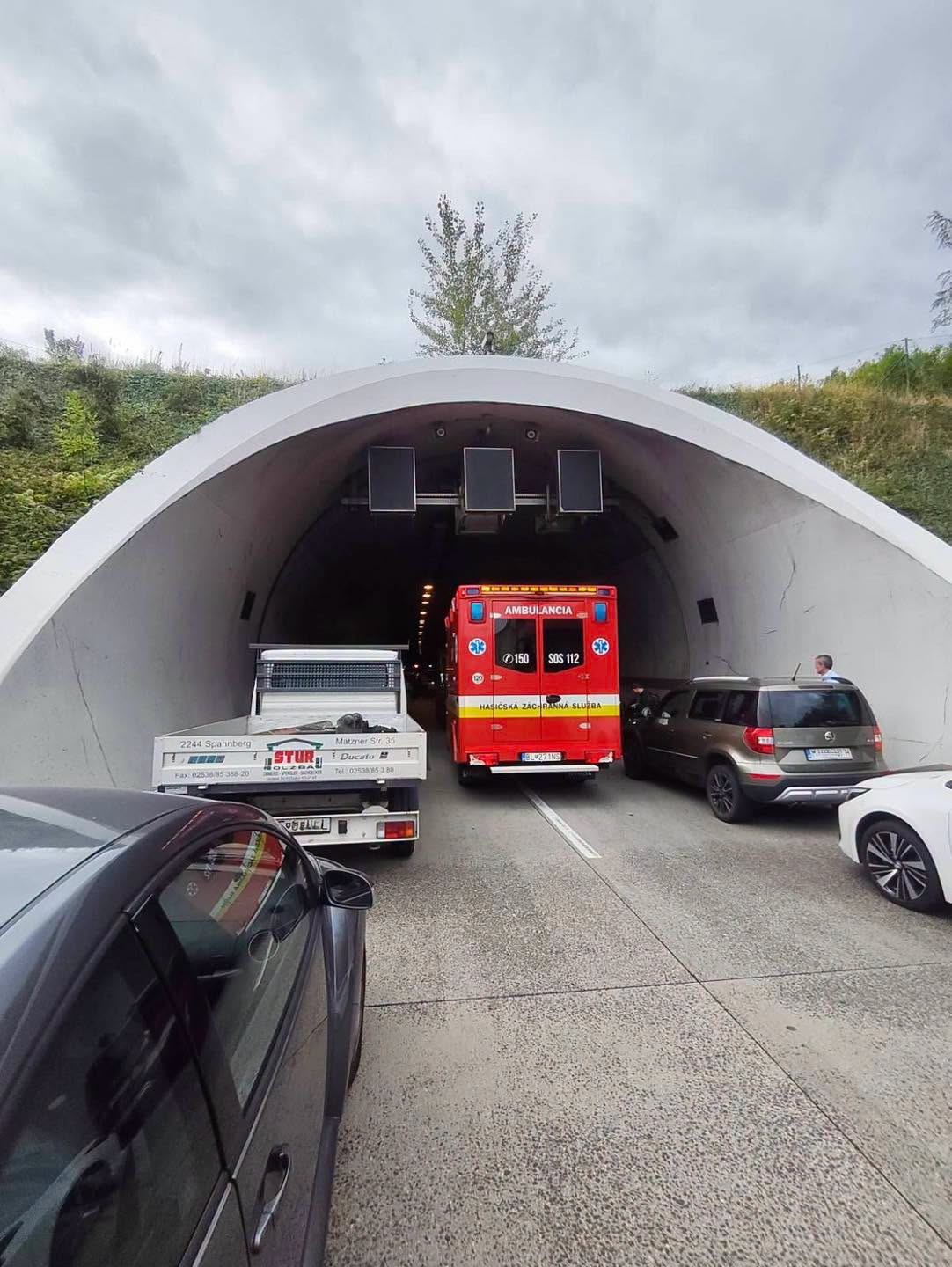 Hromadná zrážka v tuneli Sitina. 
