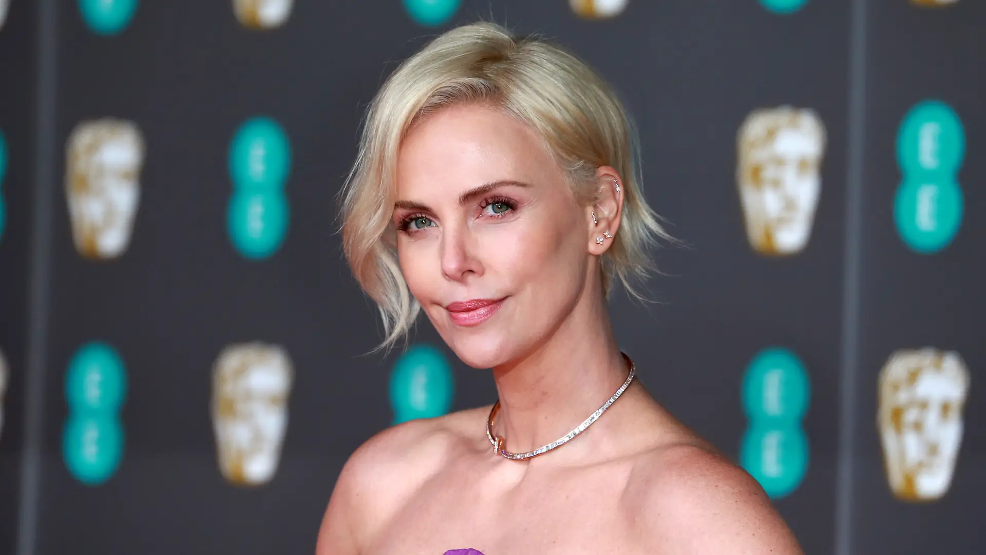 Charlize Theron. Burzliwe życie gwiazdy, której droga na szczyt była wyjątkowo kręta